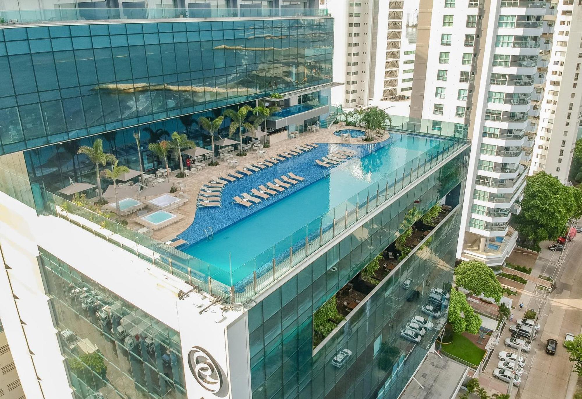 Estelar Cartagena De Indias Hotel Y Centro De Convenciones Экстерьер фото Hotel's rooftop pool